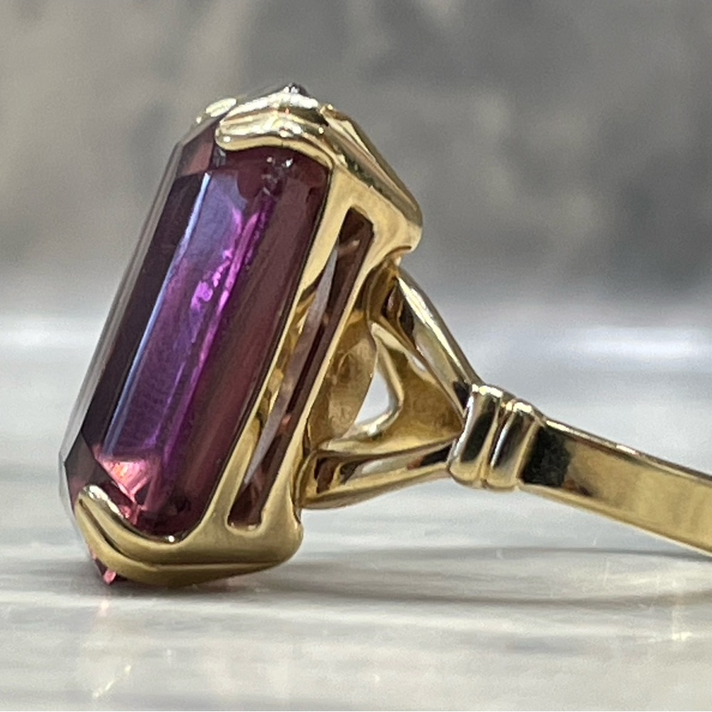 1975 Vintage Avon Large Emerald Cut Smokey Purple Statement Ring Sz 7 Gold Tone - Picture 9 of 14